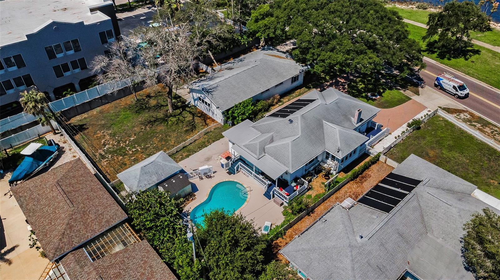 Listing photo id 59 for 1951 Edgewater Drive