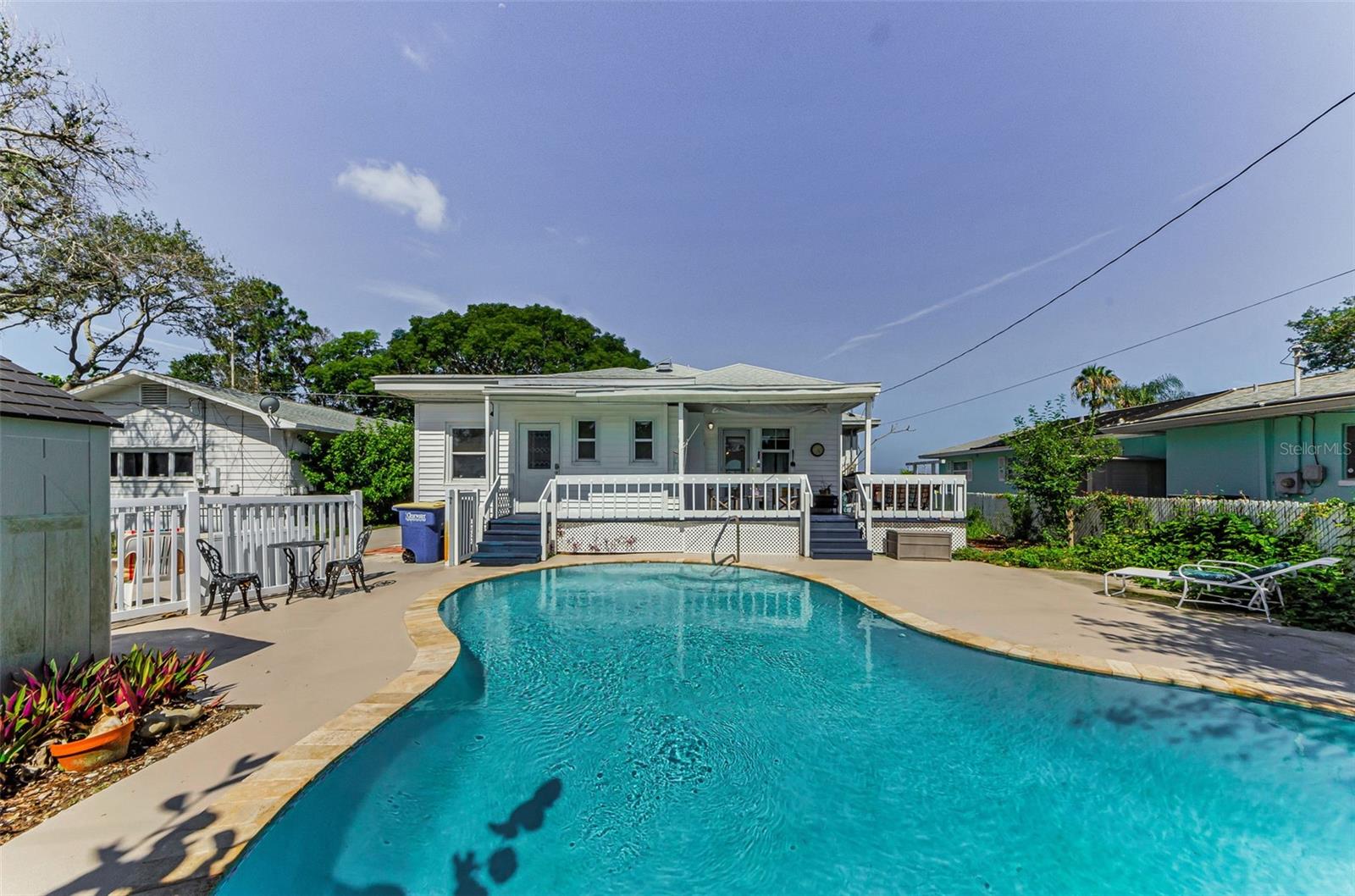 Listing photo id 60 for 1951 Edgewater Drive