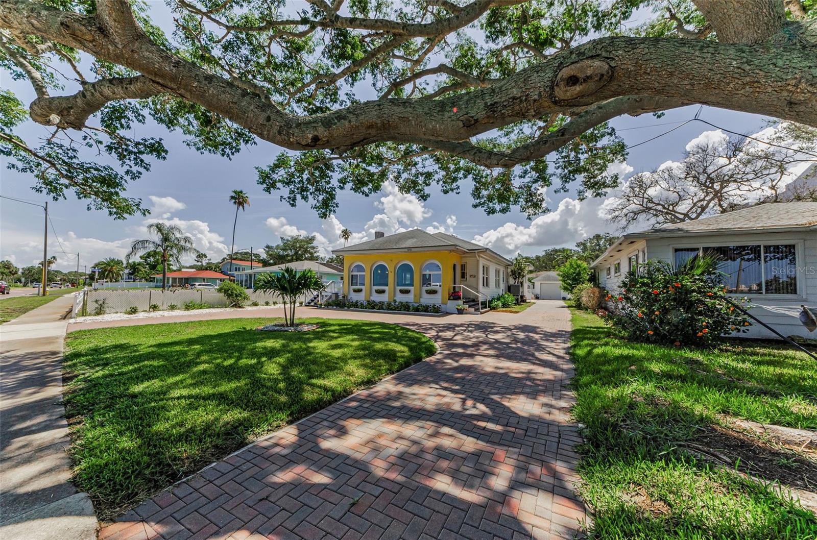 Listing photo id 63 for 1951 Edgewater Drive