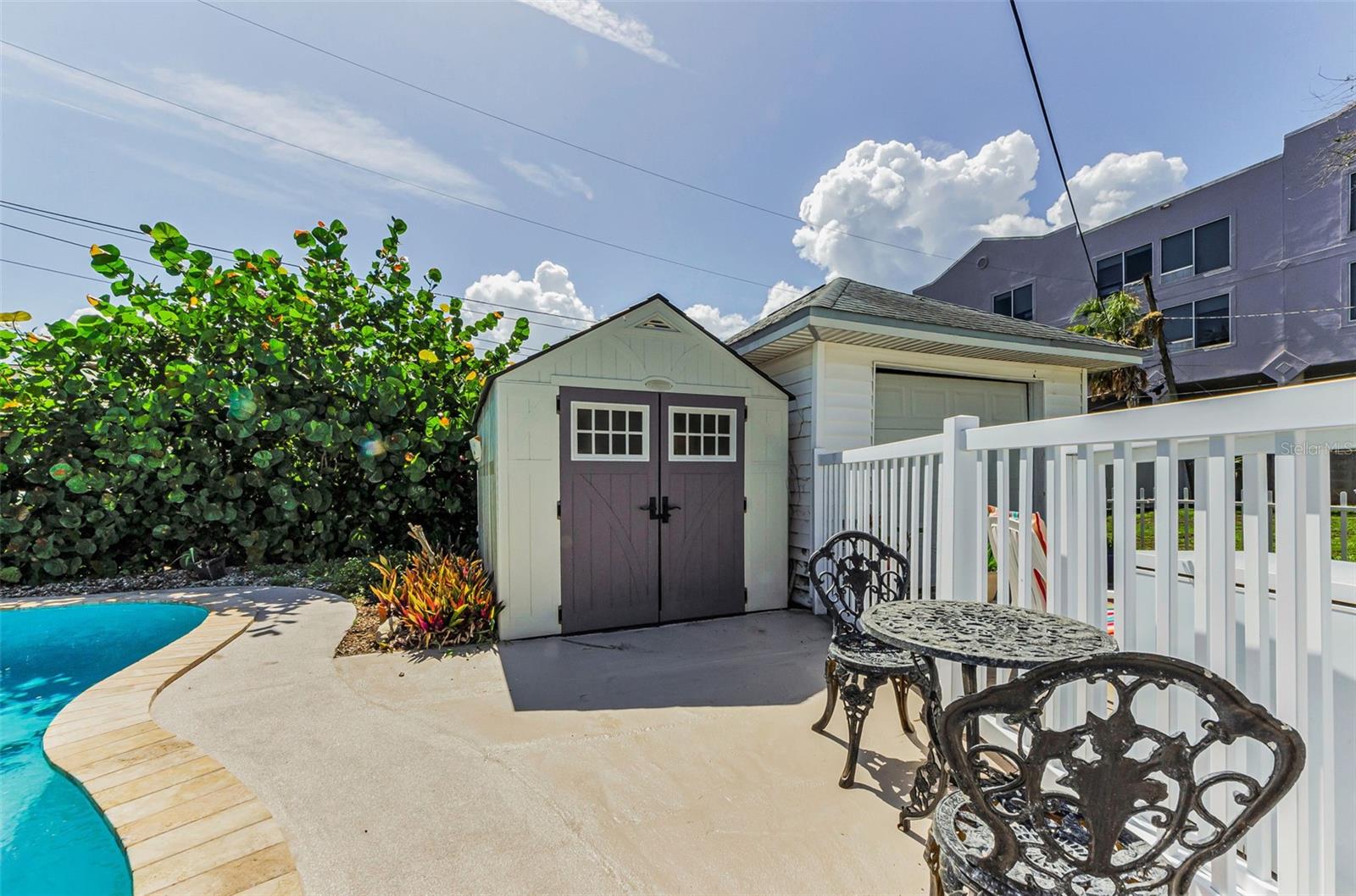 Listing photo id 64 for 1951 Edgewater Drive