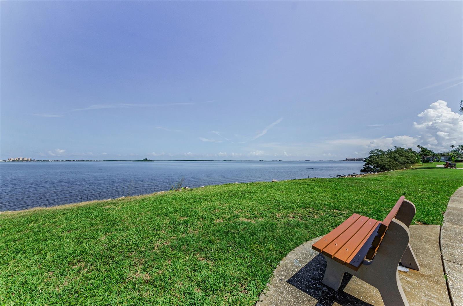 Listing photo id 66 for 1951 Edgewater Drive