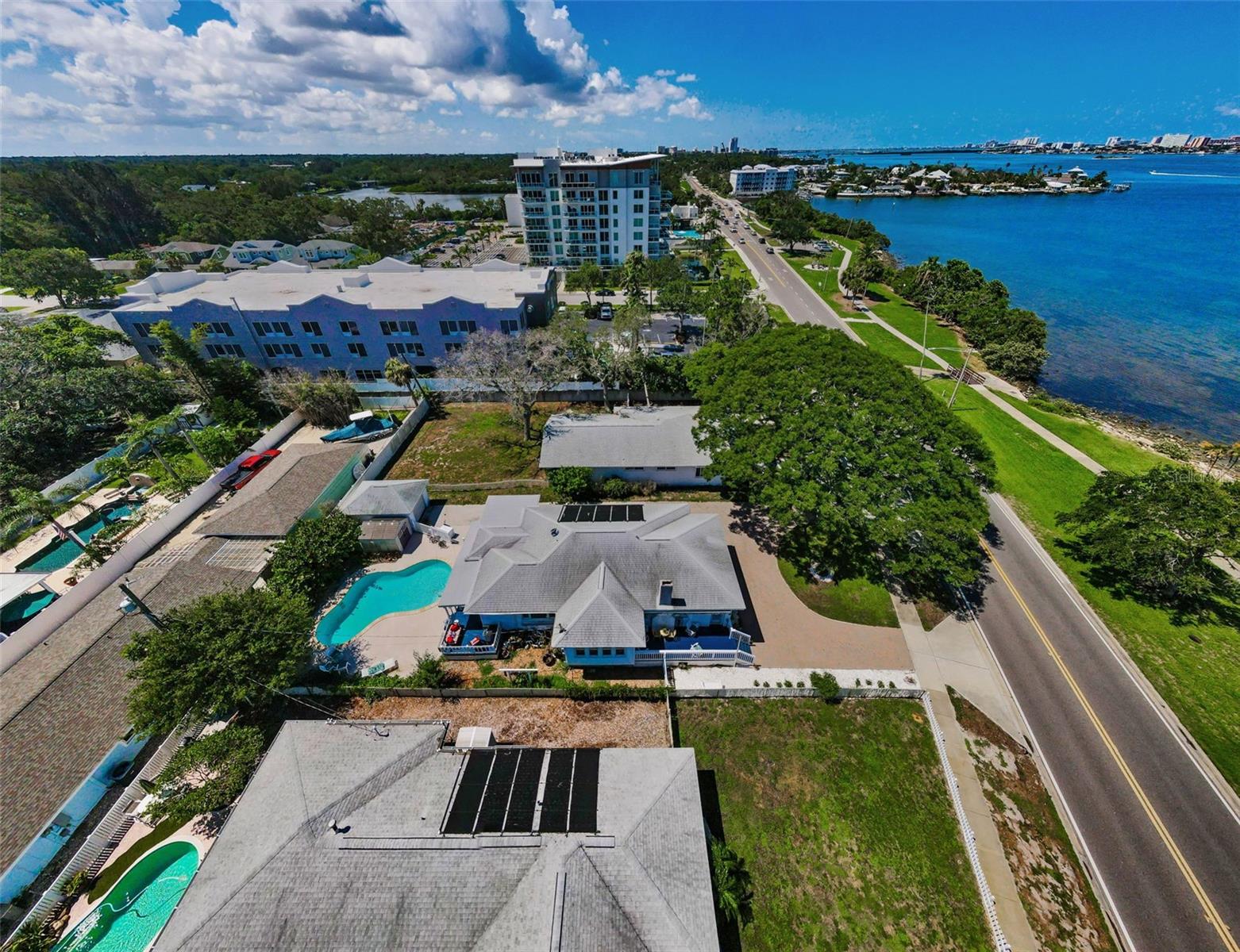 Listing photo id 67 for 1951 Edgewater Drive