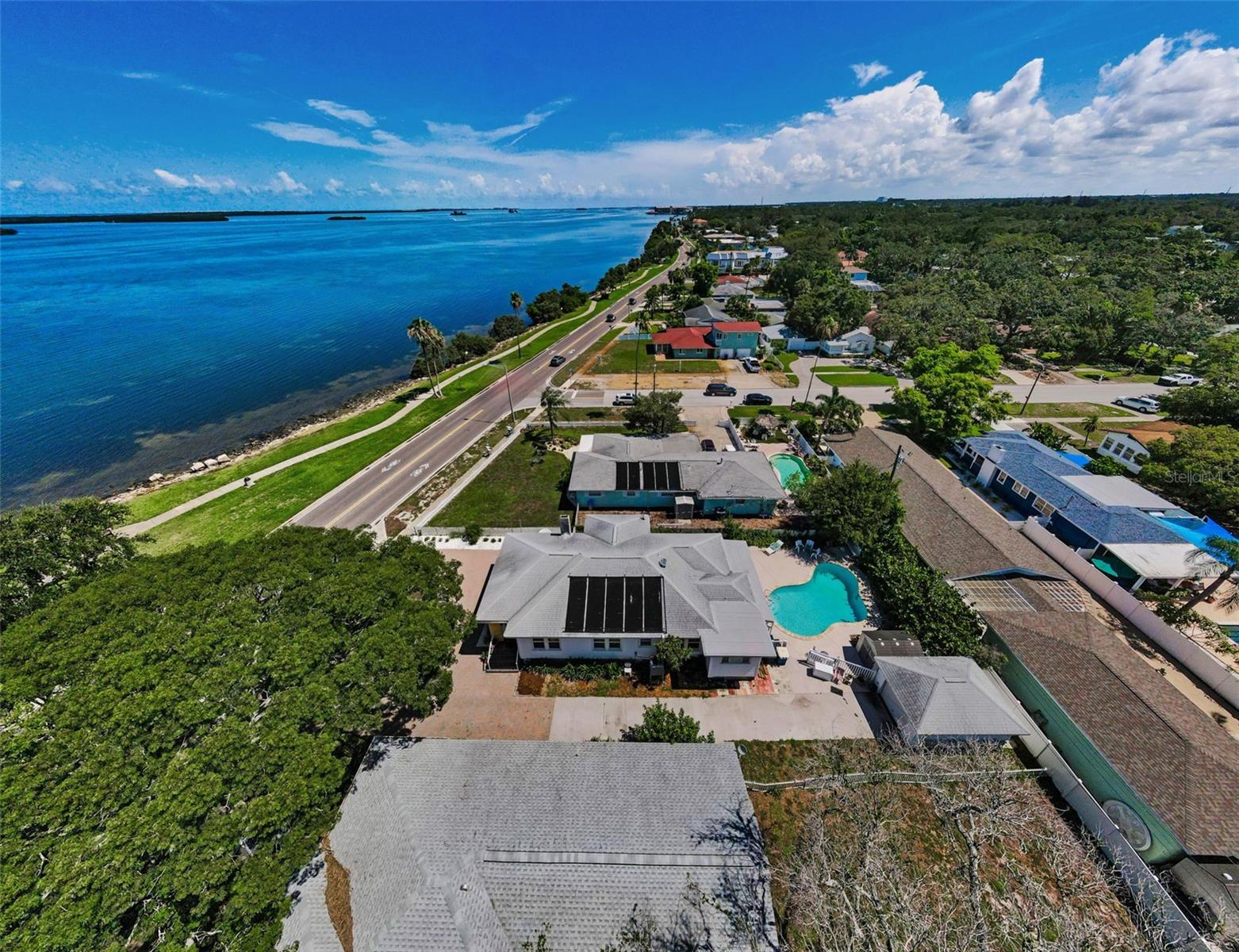 Listing photo id 68 for 1951 Edgewater Drive