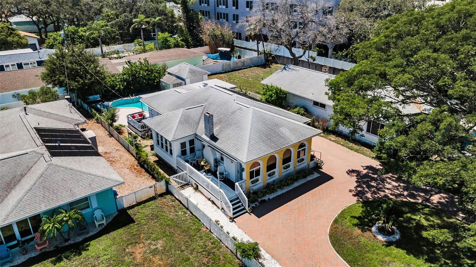 Listing photo id 73 for 1951 Edgewater Drive