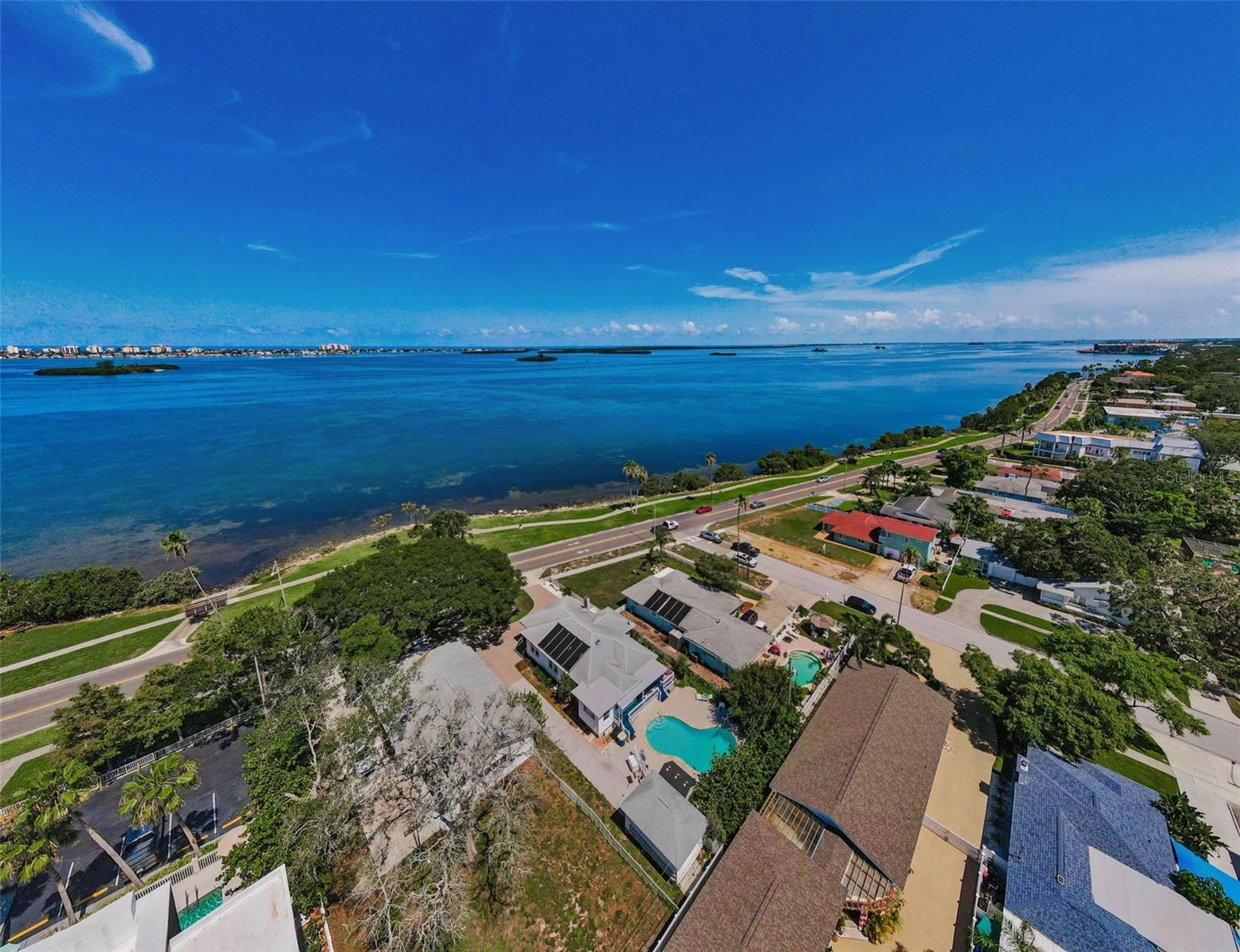 Listing photo id 7 for 1951 Edgewater Drive