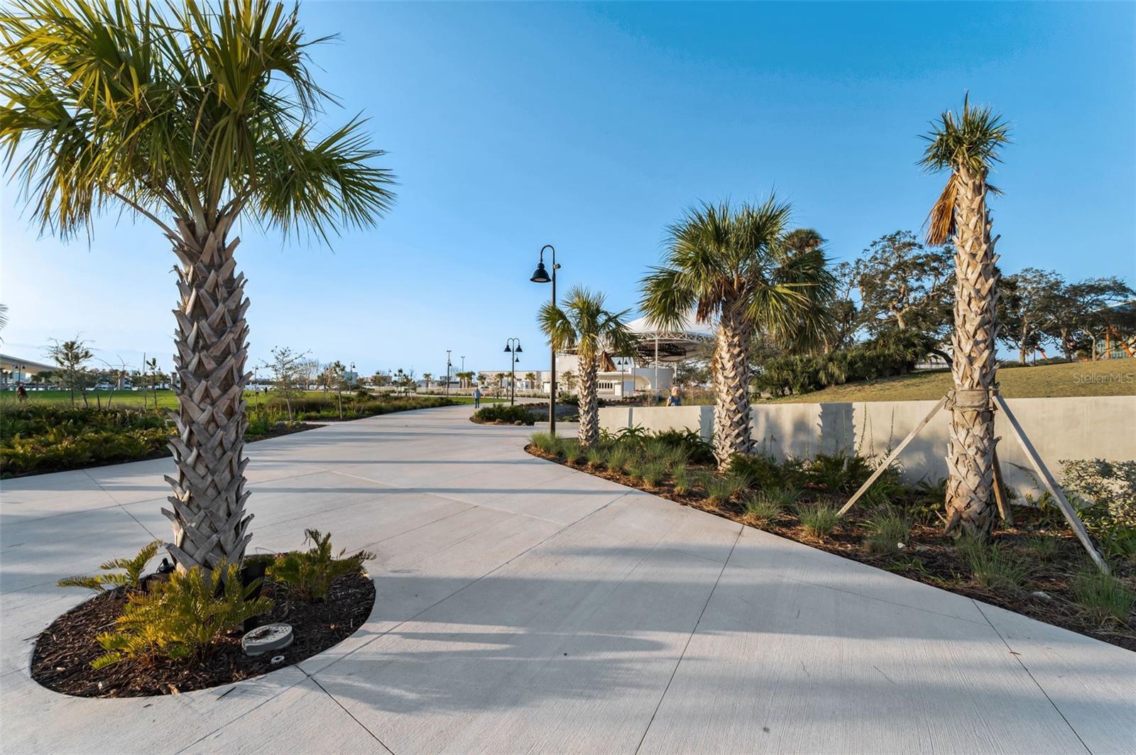 Listing photo id 90 for 1951 Edgewater Drive