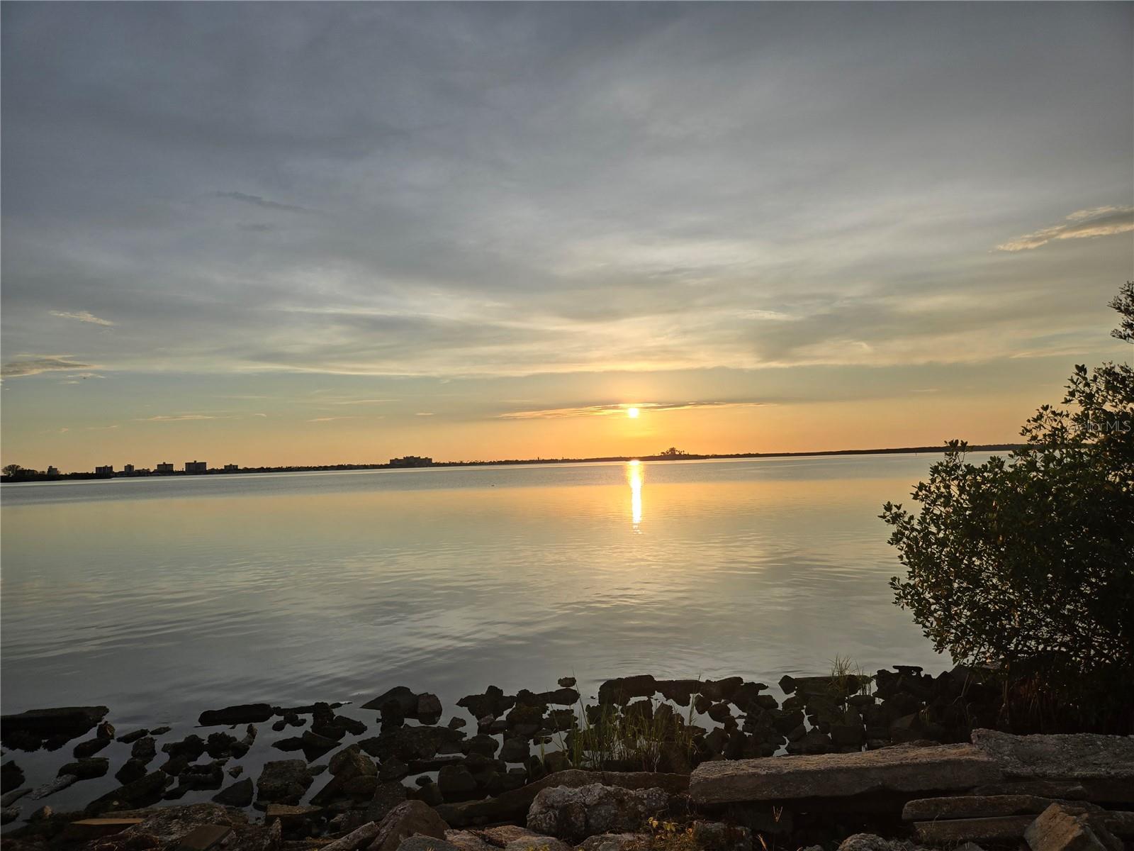 Listing photo id 96 for 1951 Edgewater Drive