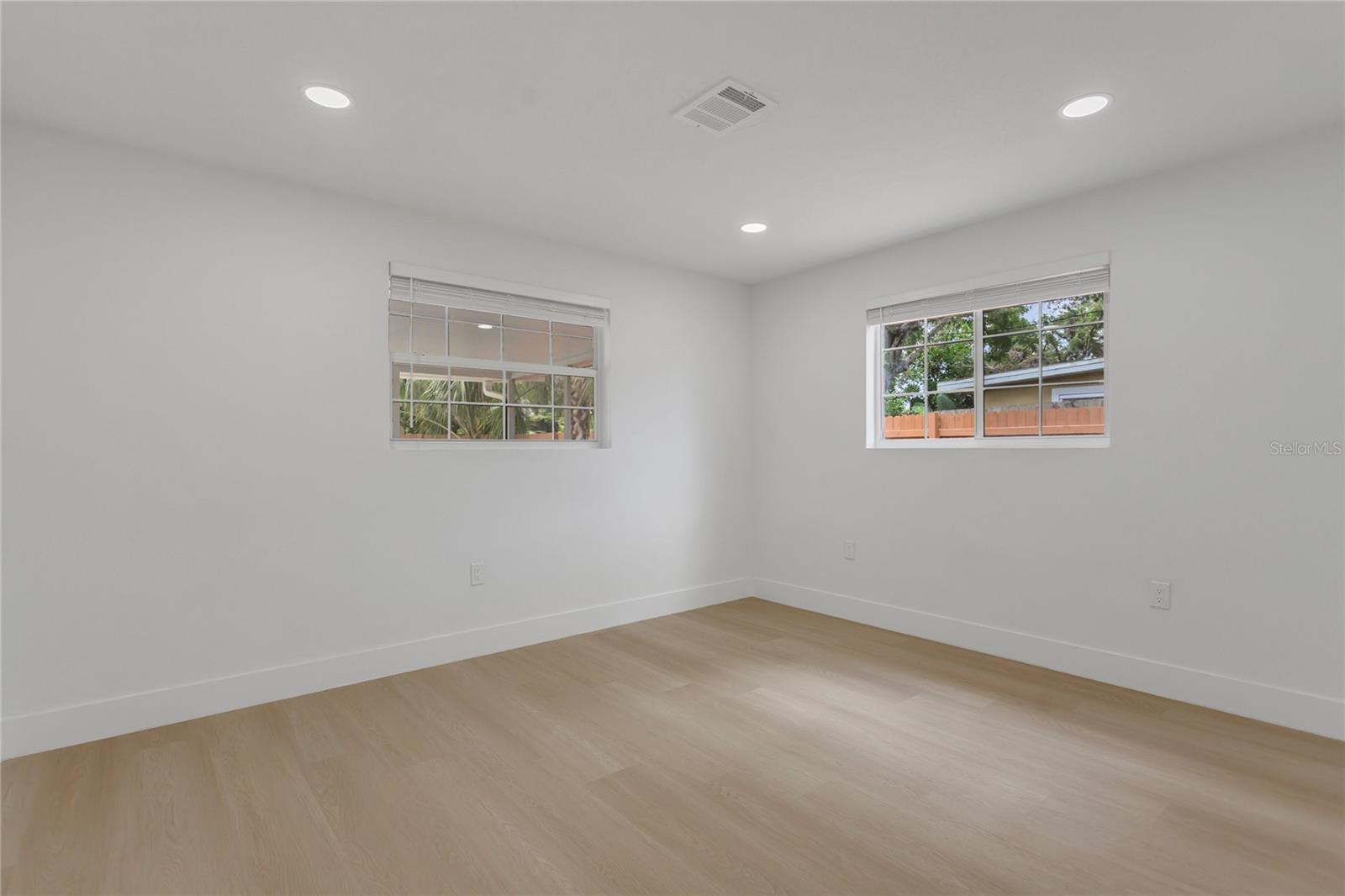 Image 16 of 32 For 2837 Woodcrest Drive