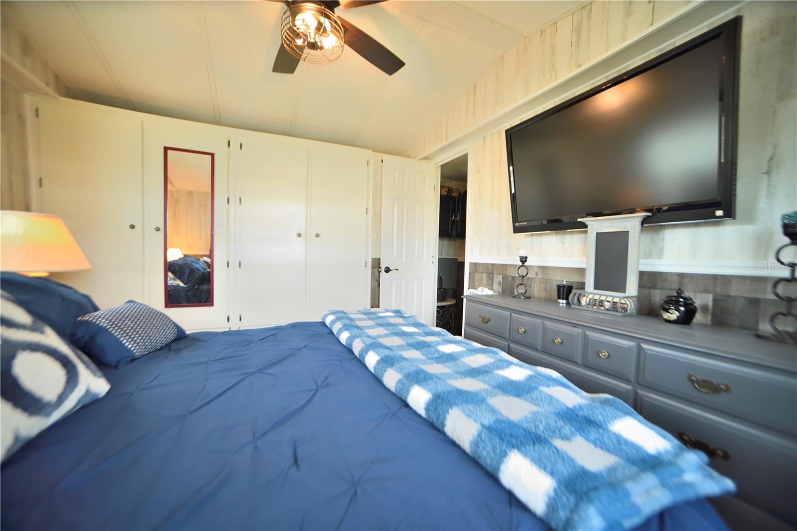 Listing photo id 12 for 5248 Antigua Drive