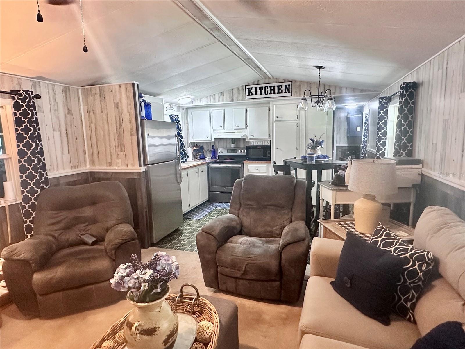 Listing photo id 3 for 5248 Antigua Drive