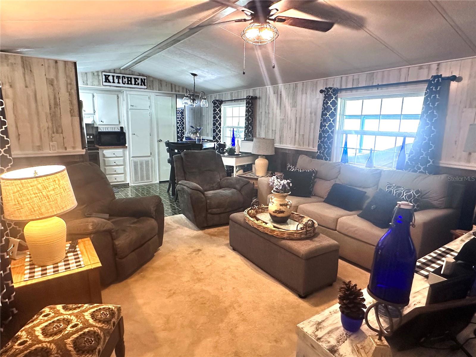 Listing photo id 4 for 5248 Antigua Drive