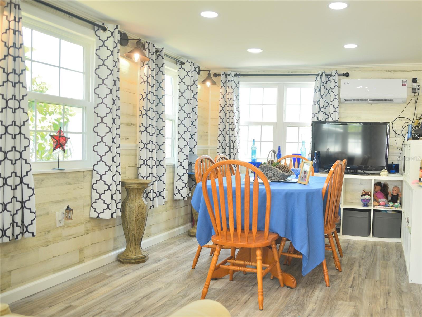 Listing photo id 5 for 5248 Antigua Drive