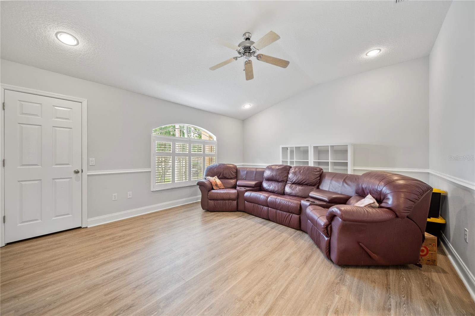 Image 25 of 38 For 18004 Avalon Lane