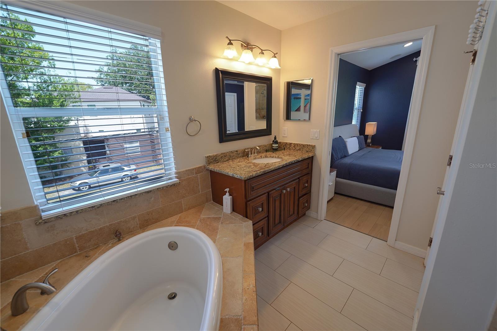 Image 16 of 39 For 920 Coral Street