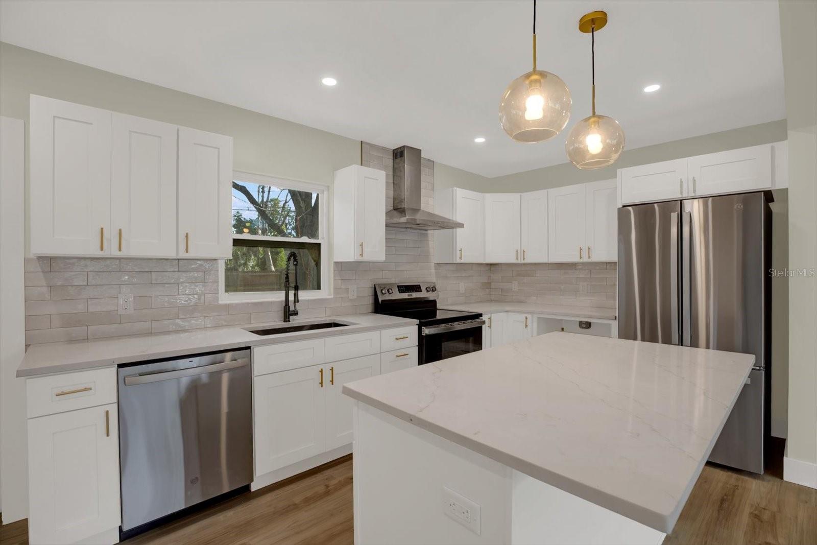 Image 6 of 20 For 1352 Parkwood Street