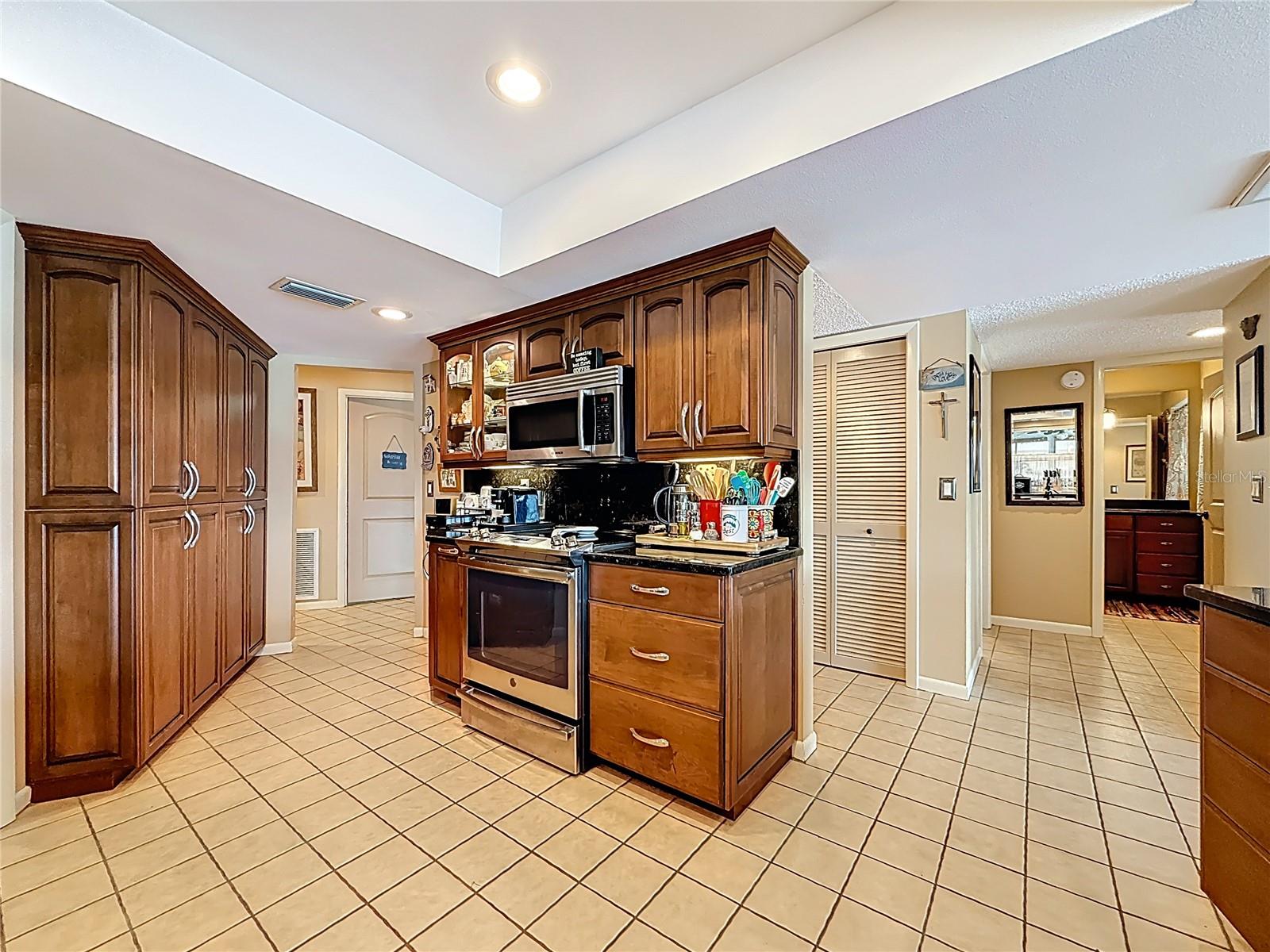 Image 16 of 51 For 760 Capri Boulevard