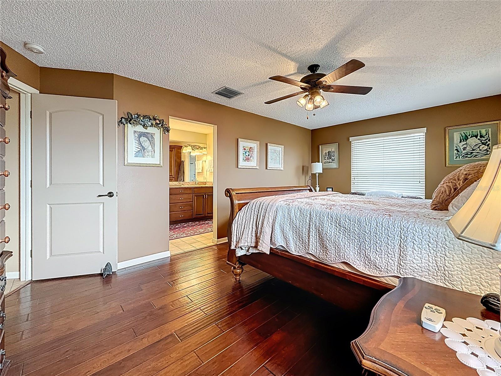 Image 24 of 51 For 760 Capri Boulevard
