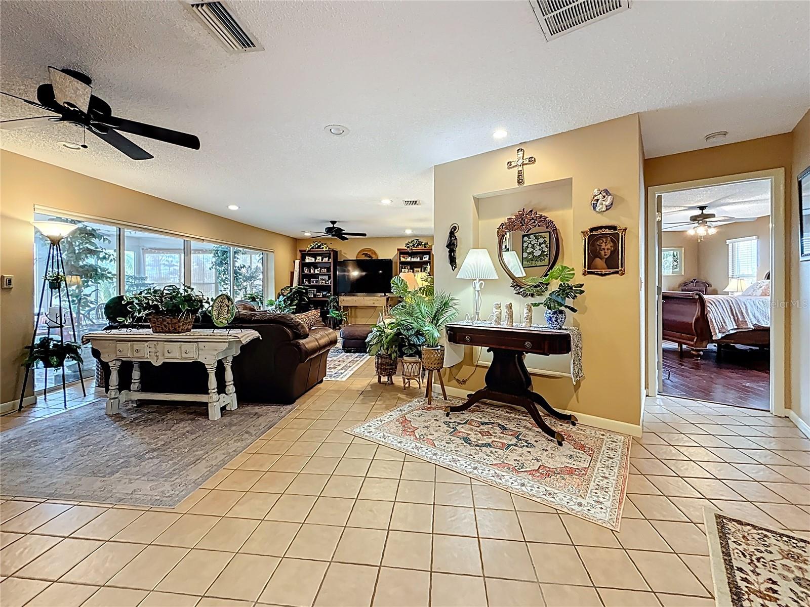 Image 9 of 51 For 760 Capri Boulevard