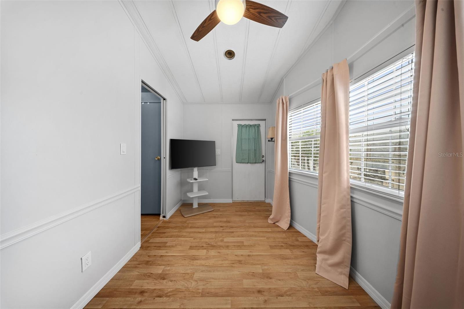 Image 19 of 32 For 3333 26th Avenue E 1090