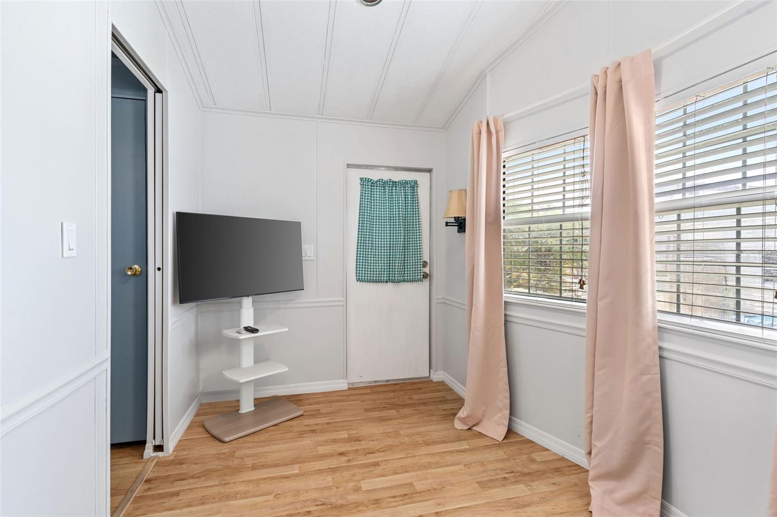 Image 21 of 32 For 3333 26th Avenue E 1090