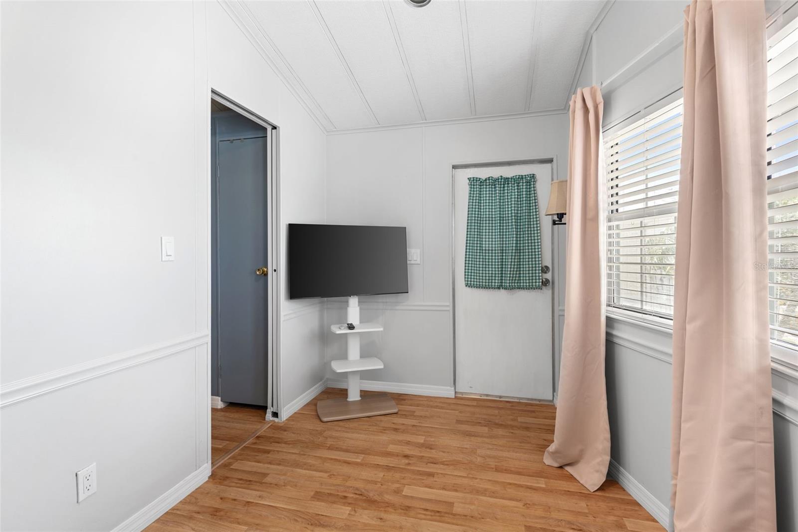 Image 22 of 32 For 3333 26th Avenue E 1090