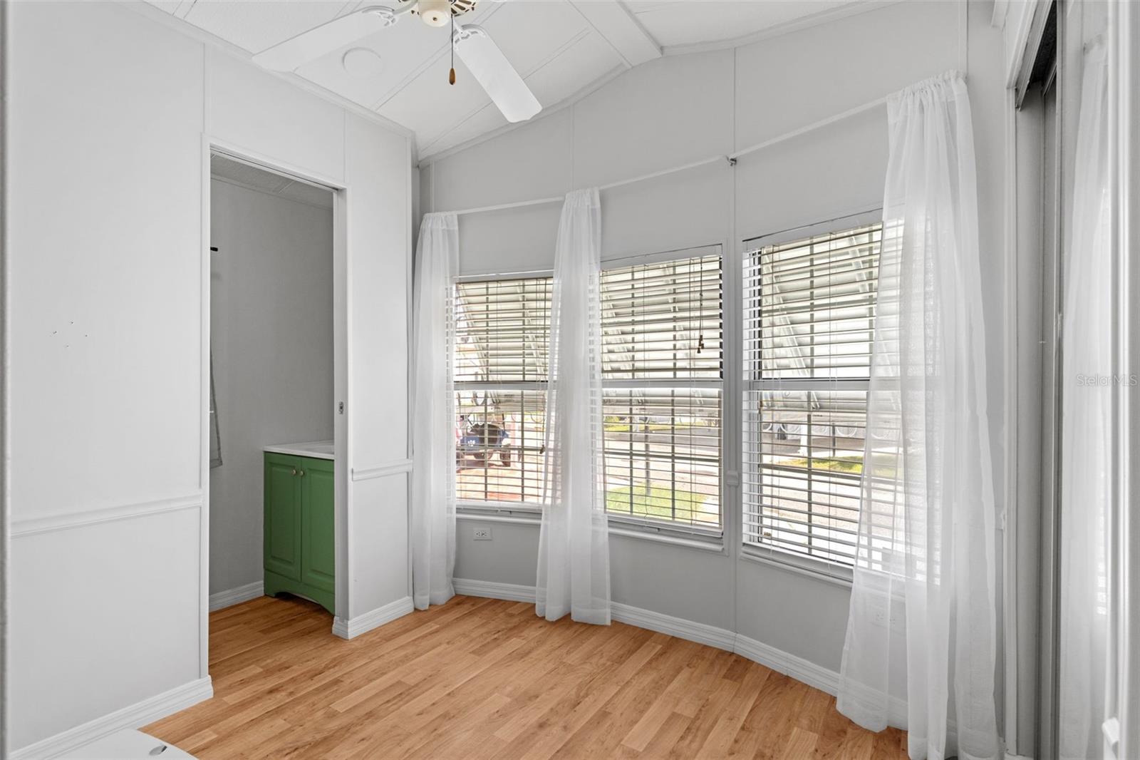 Image 24 of 32 For 3333 26th Avenue E 1090