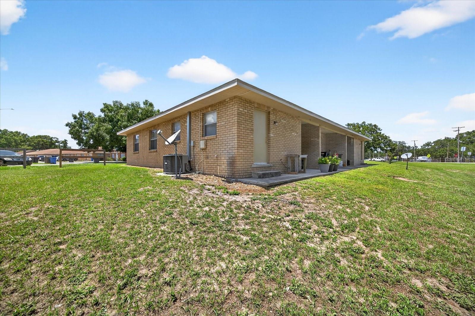 Listing photo id 2 for 405 Big Cedar Way