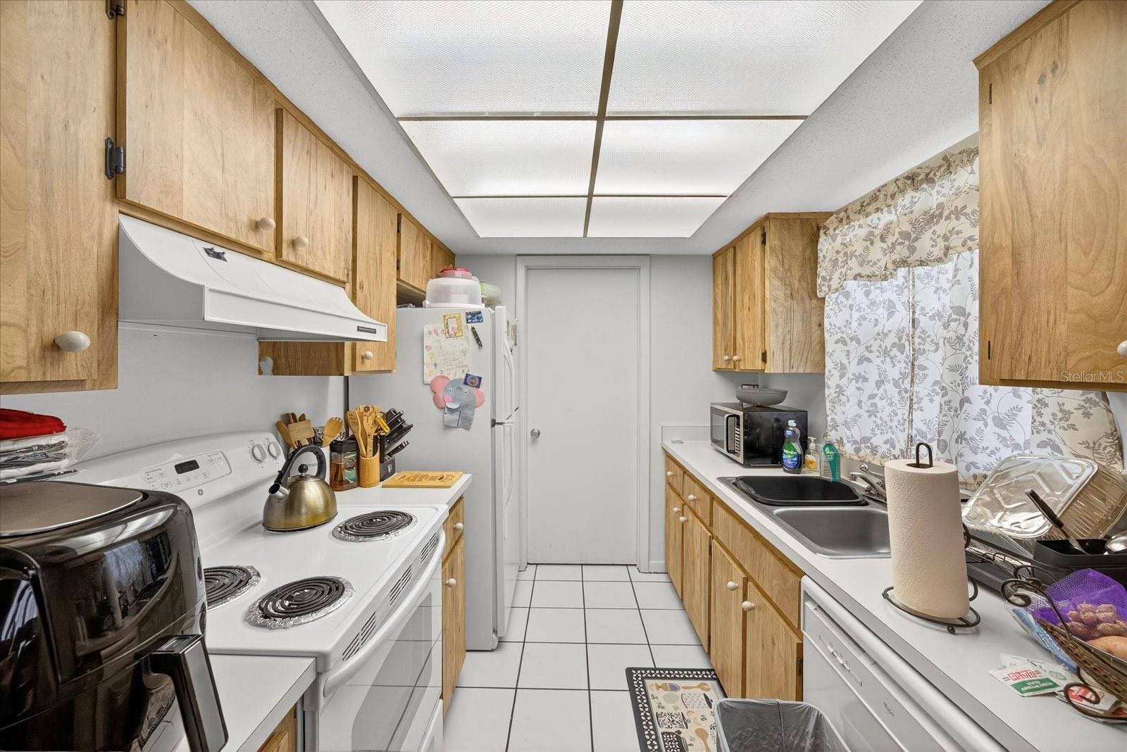 Listing photo id 38 for 405 Big Cedar Way