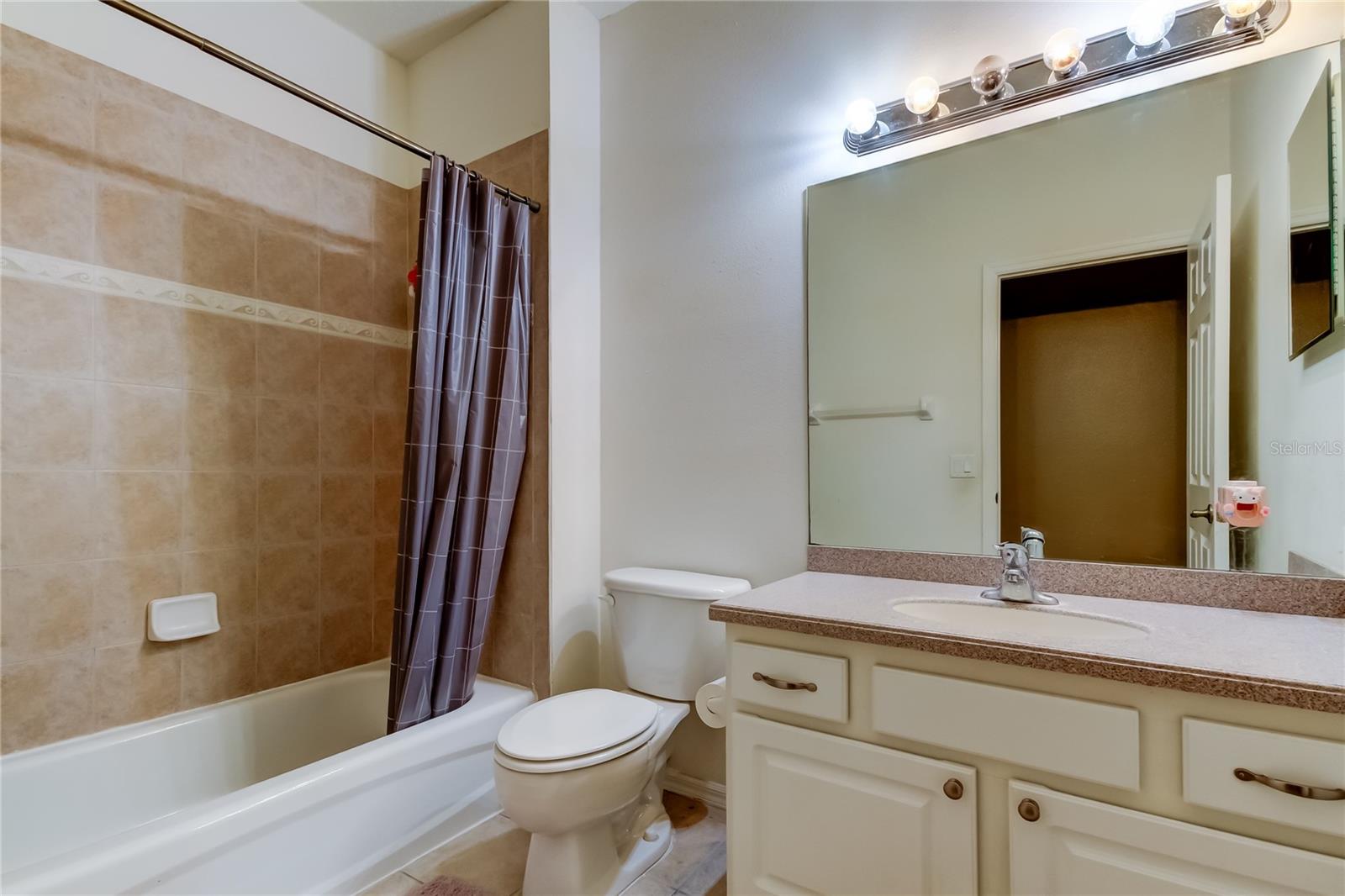 Image 22 of 40 For 6407 Spring Oak Court