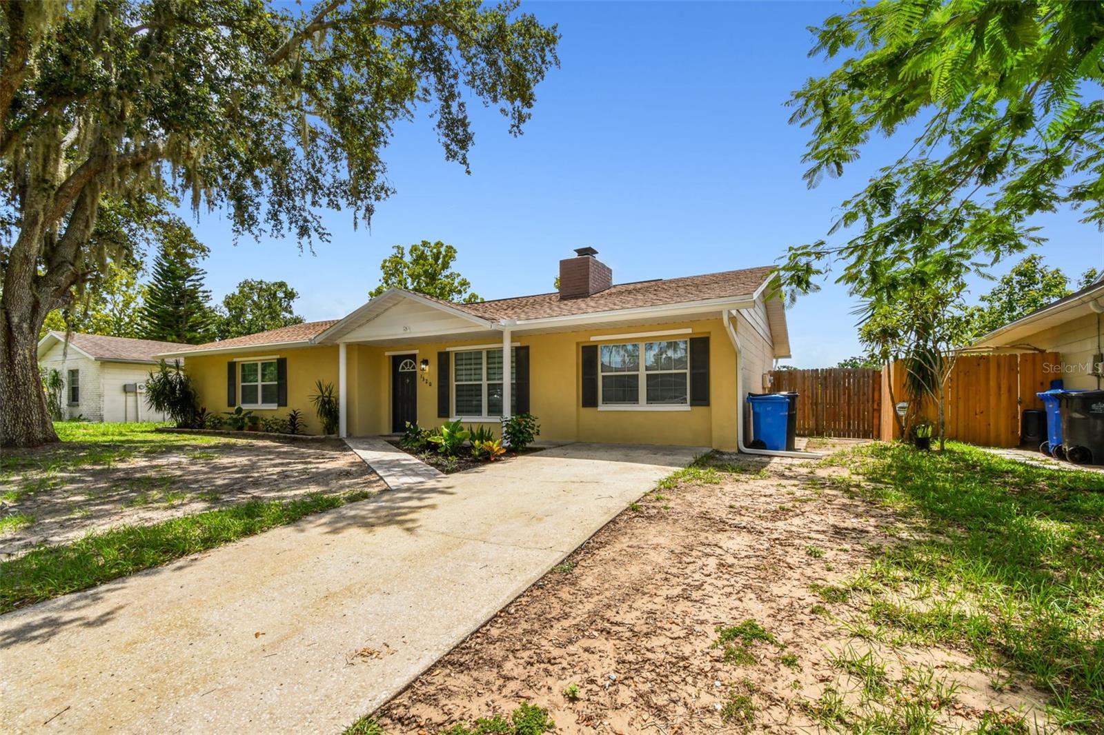 Listing photo id 0 for 1320 Oak Valley Drive