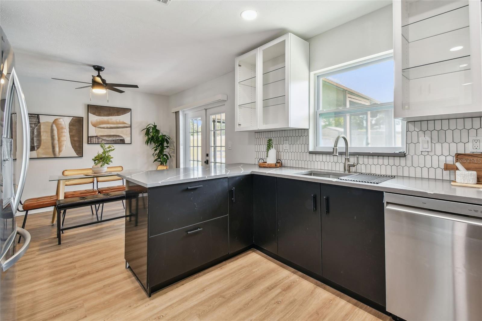 Listing photo id 19 for 1320 Oak Valley Drive