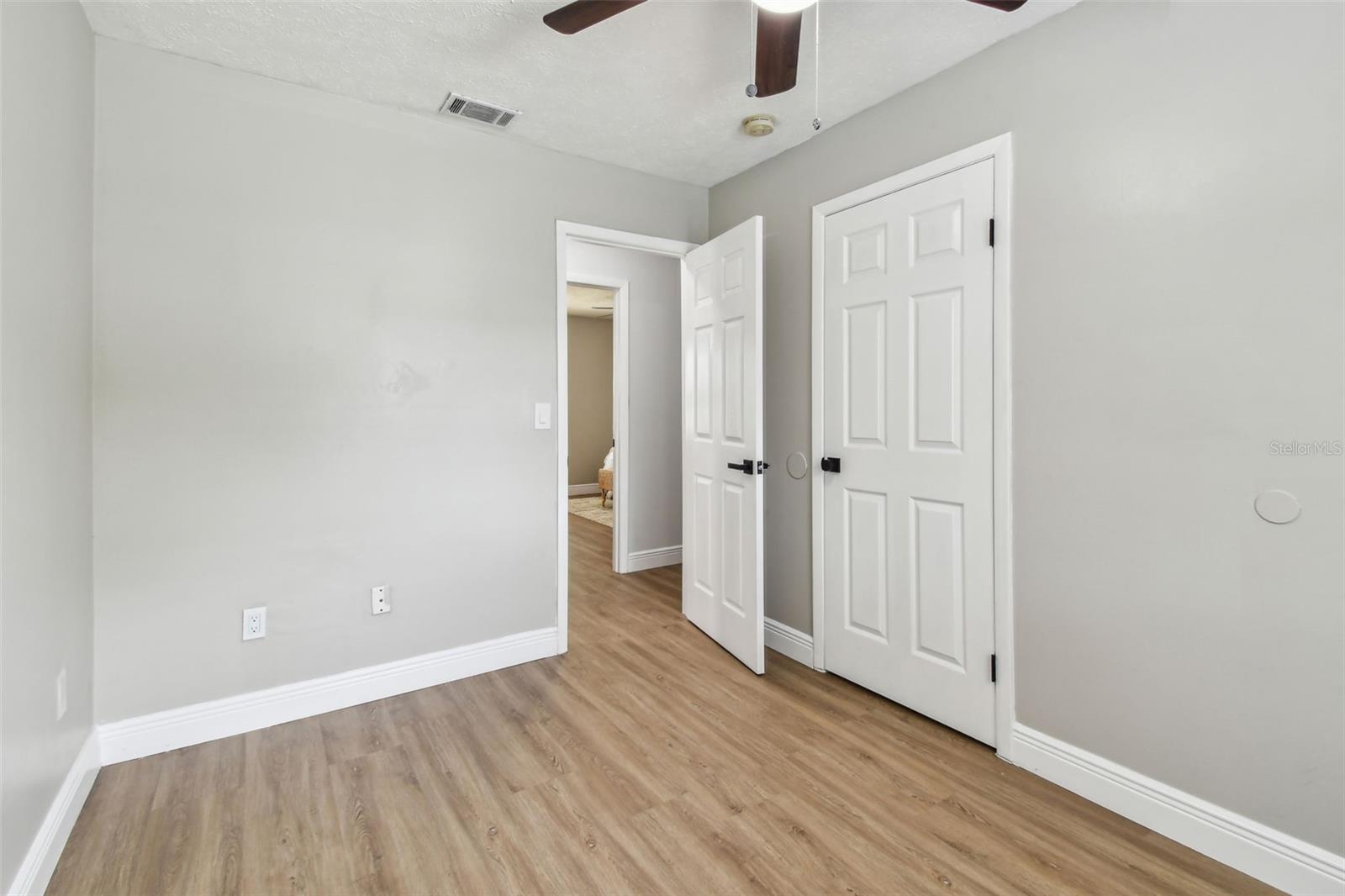 Listing photo id 26 for 1320 Oak Valley Drive
