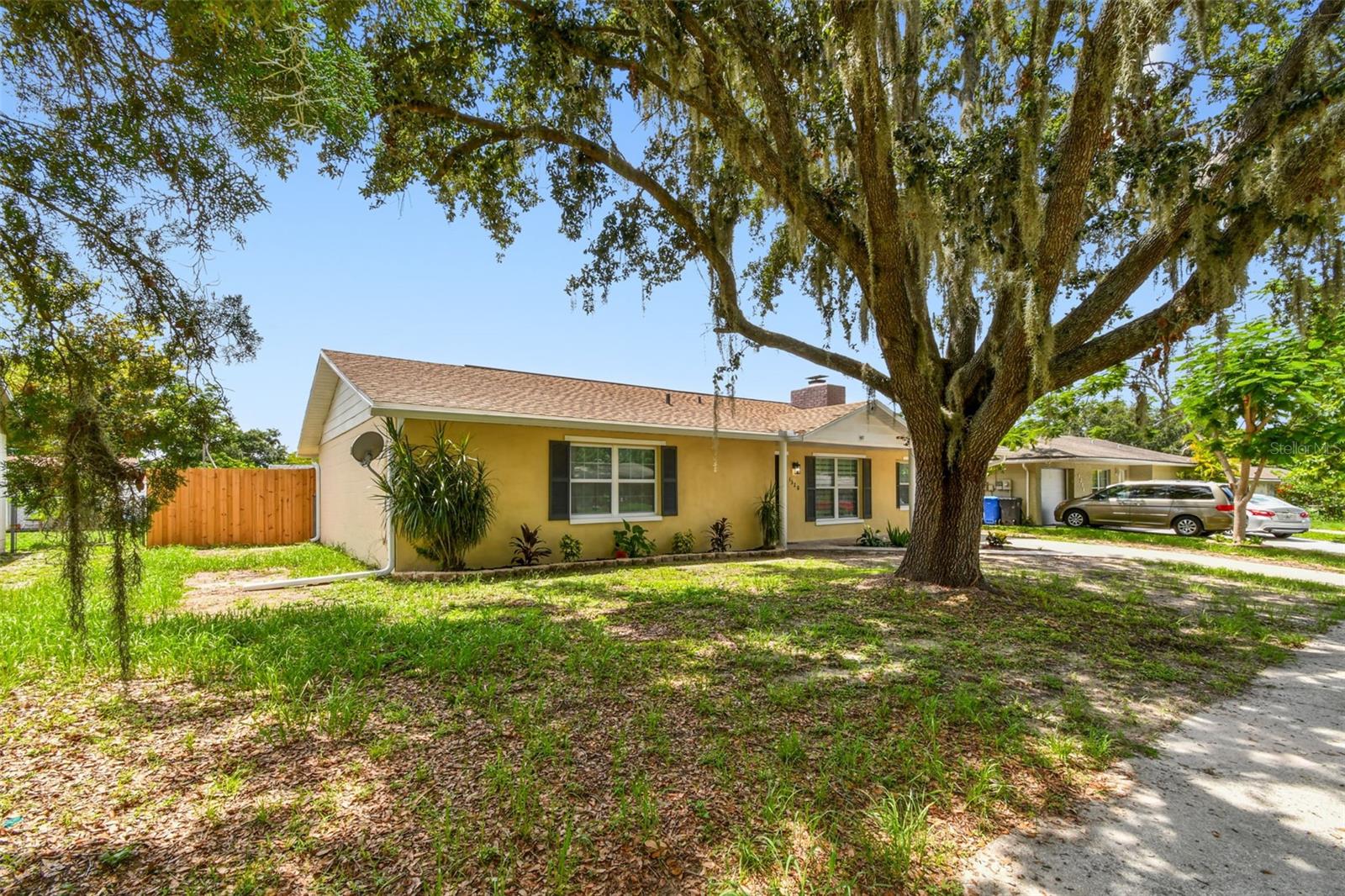 Listing photo id 1 for 1320 Oak Valley Drive