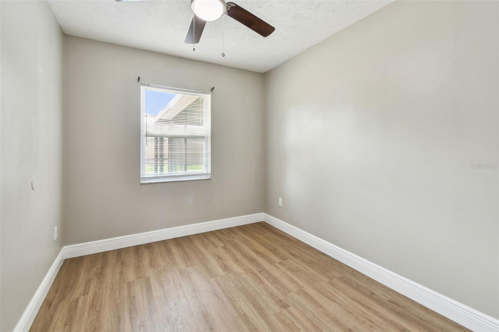 Listing photo id 28 for 1320 Oak Valley Drive