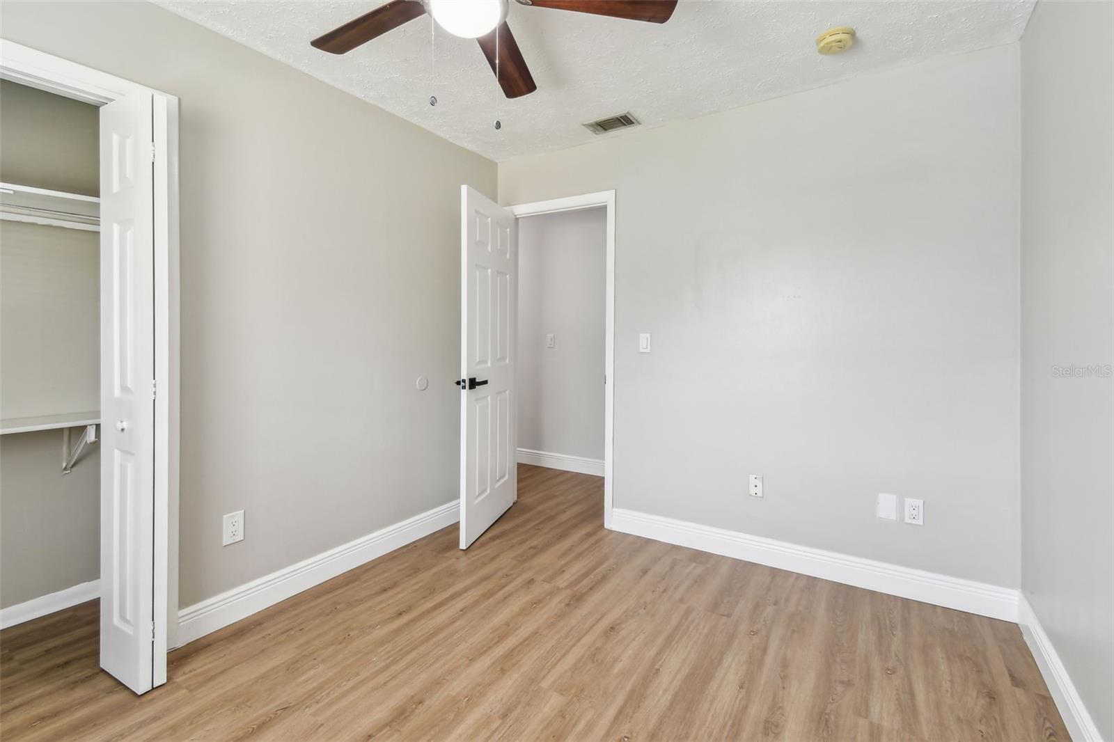 Listing photo id 33 for 1320 Oak Valley Drive