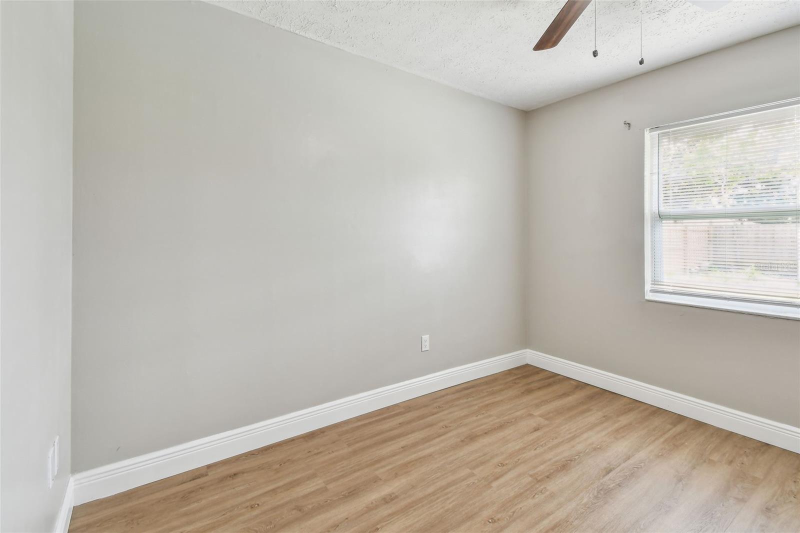Listing photo id 34 for 1320 Oak Valley Drive