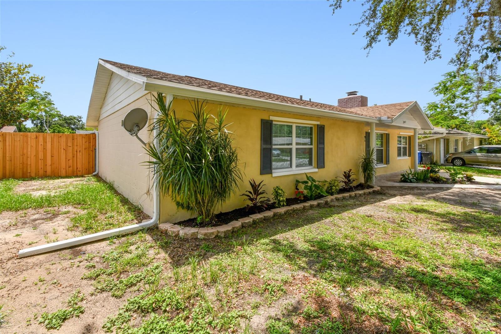 Listing photo id 2 for 1320 Oak Valley Drive