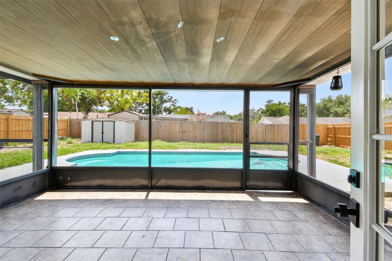 Listing photo id 41 for 1320 Oak Valley Drive