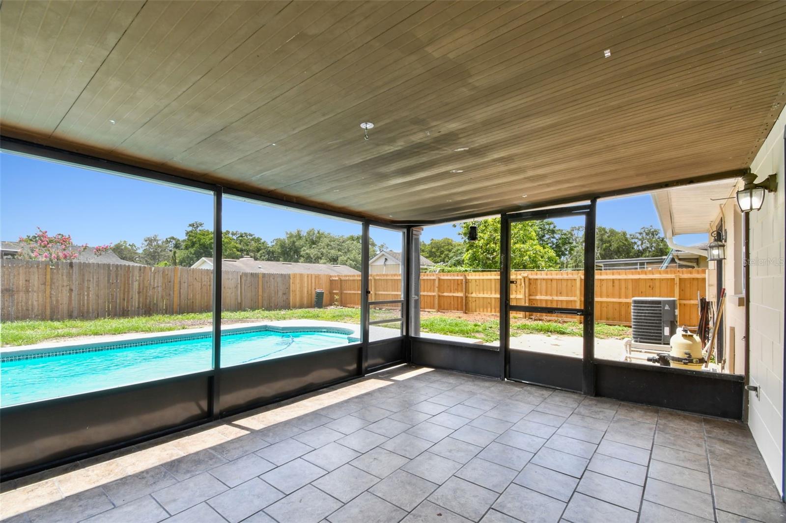 Listing photo id 42 for 1320 Oak Valley Drive