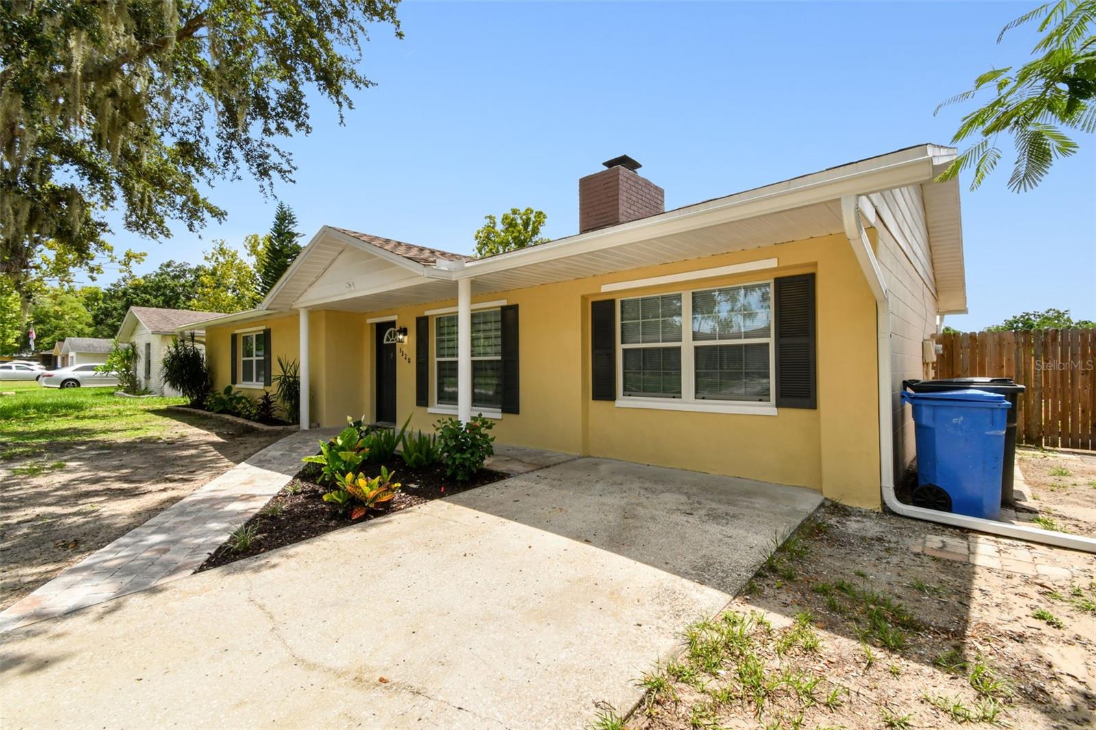 Listing photo id 3 for 1320 Oak Valley Drive