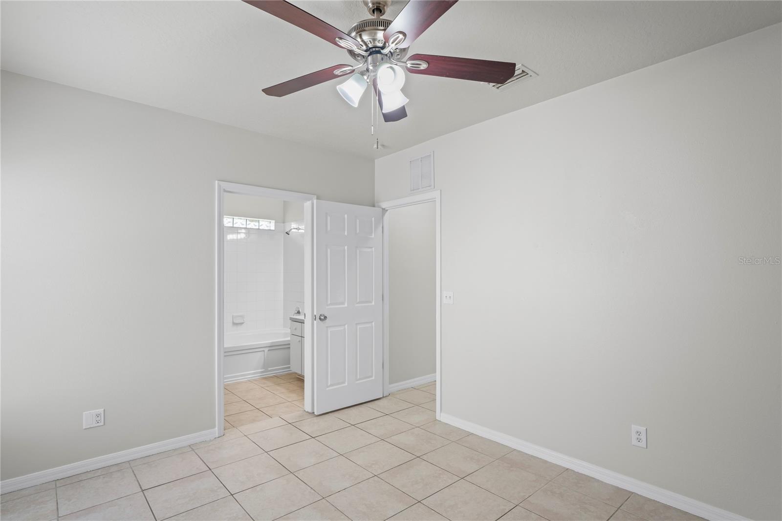 Listing photo id 9 for 456 Summer Sails Drive