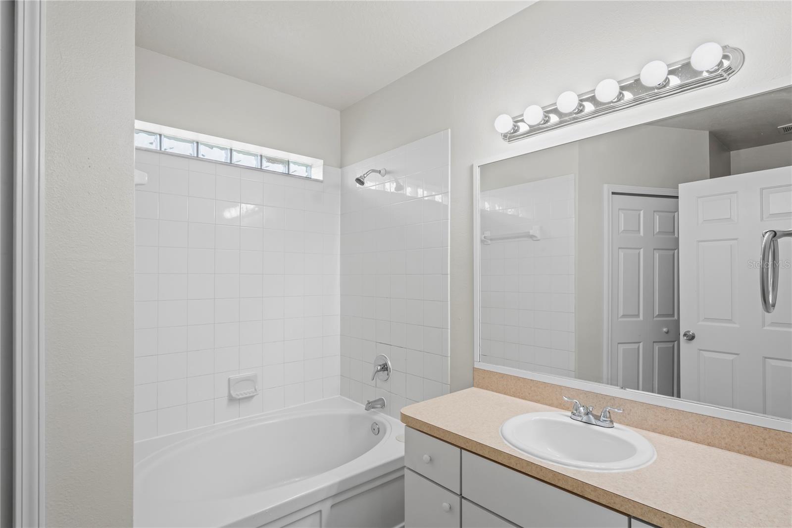 Listing photo id 10 for 456 Summer Sails Drive