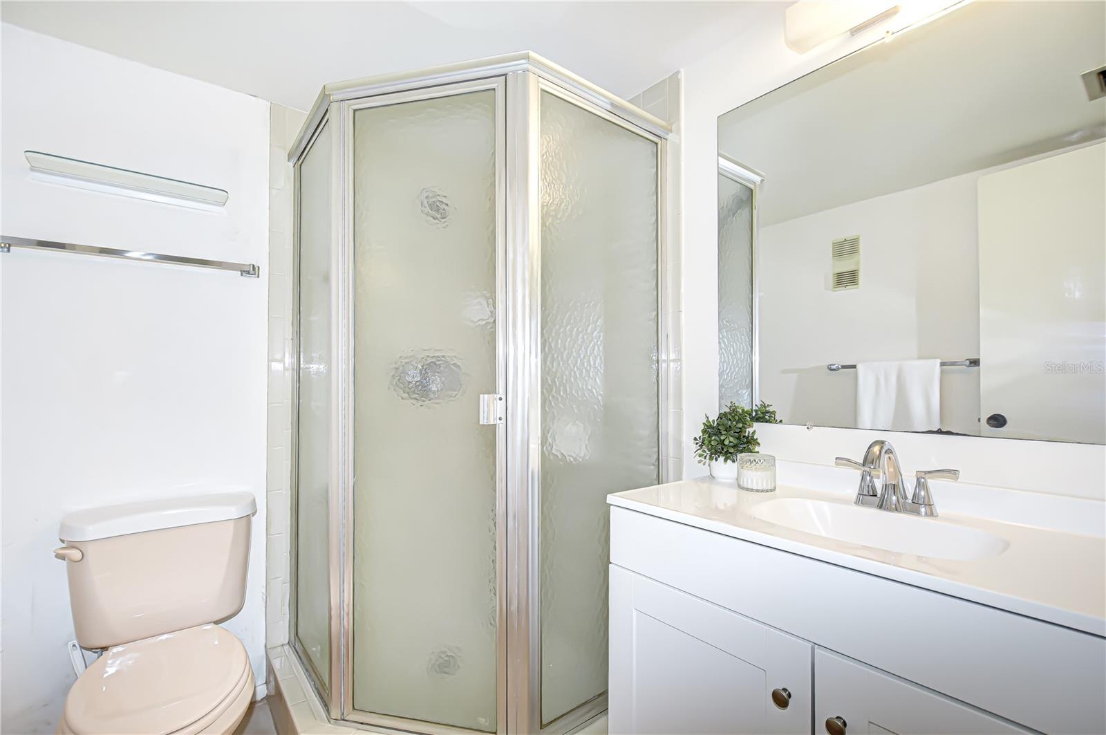 Image 19 of 25 For 14130 Rosemary Lane 4215