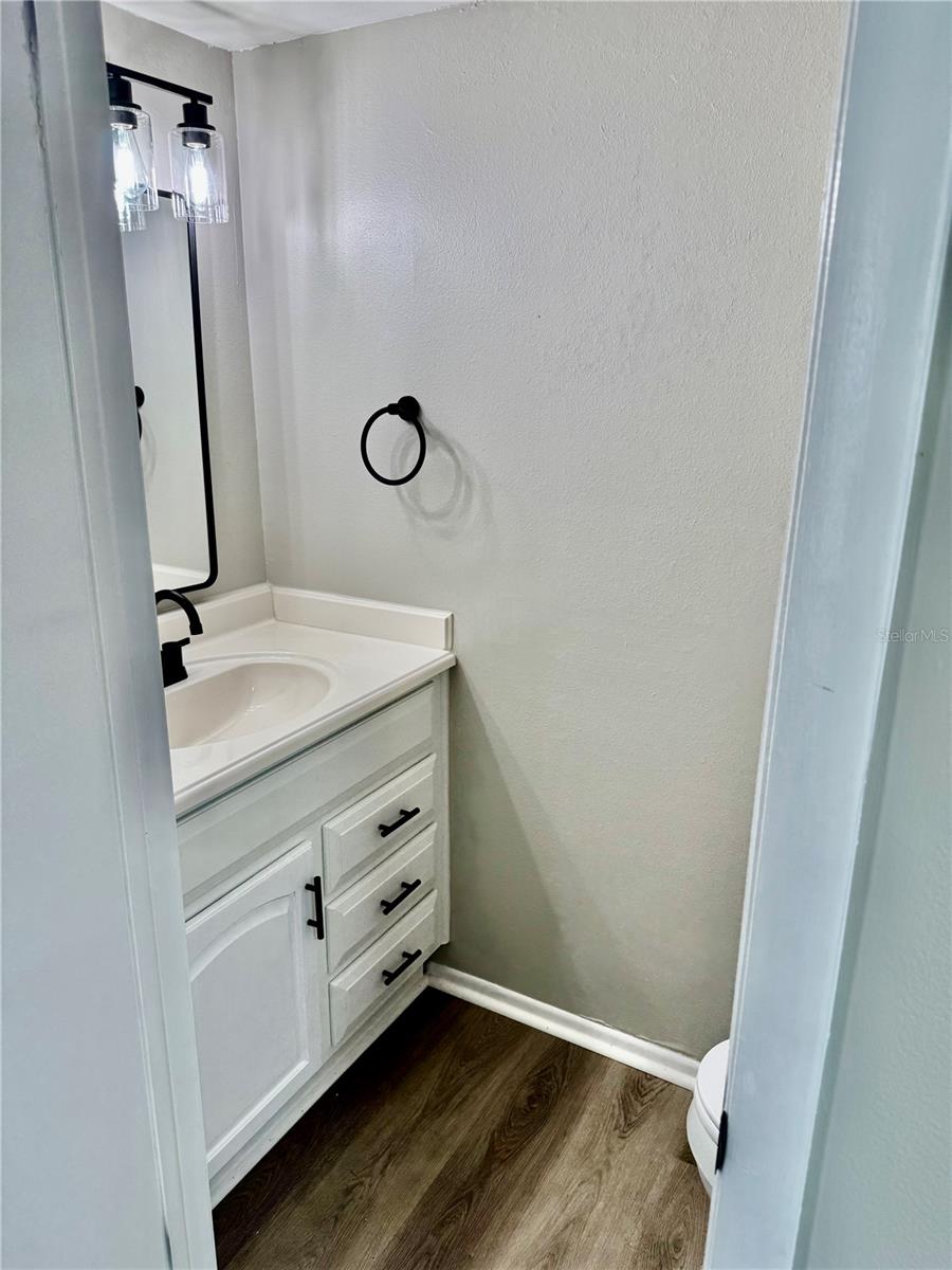 Listing photo id 13 for 1884 Clearbrooke Drive