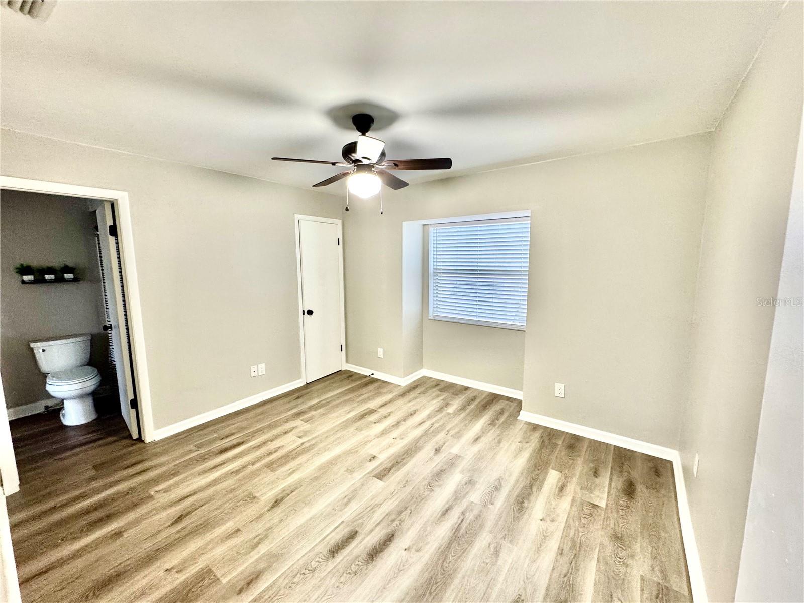 Listing photo id 15 for 1884 Clearbrooke Drive