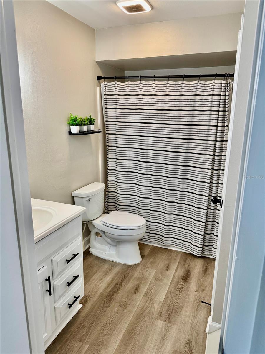 Listing photo id 17 for 1884 Clearbrooke Drive