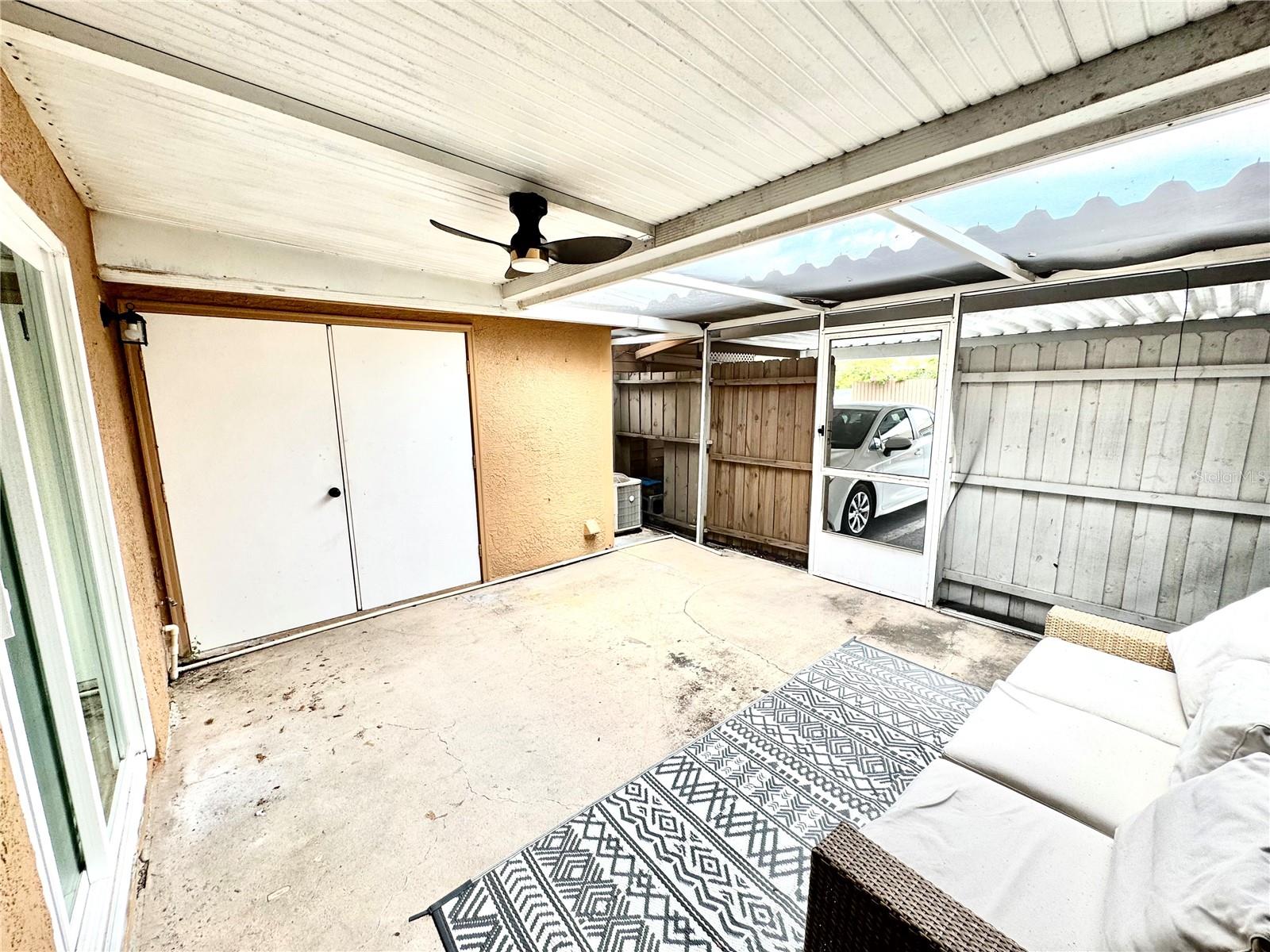 Listing photo id 4 for 1884 Clearbrooke Drive