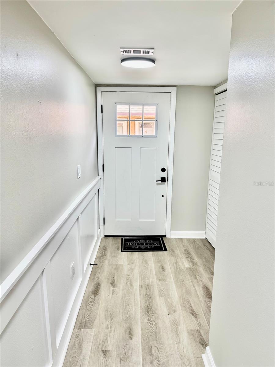 Listing photo id 5 for 1884 Clearbrooke Drive