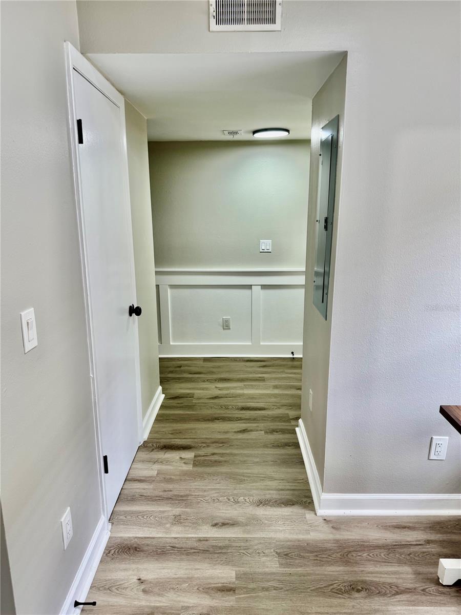 Listing photo id 7 for 1884 Clearbrooke Drive