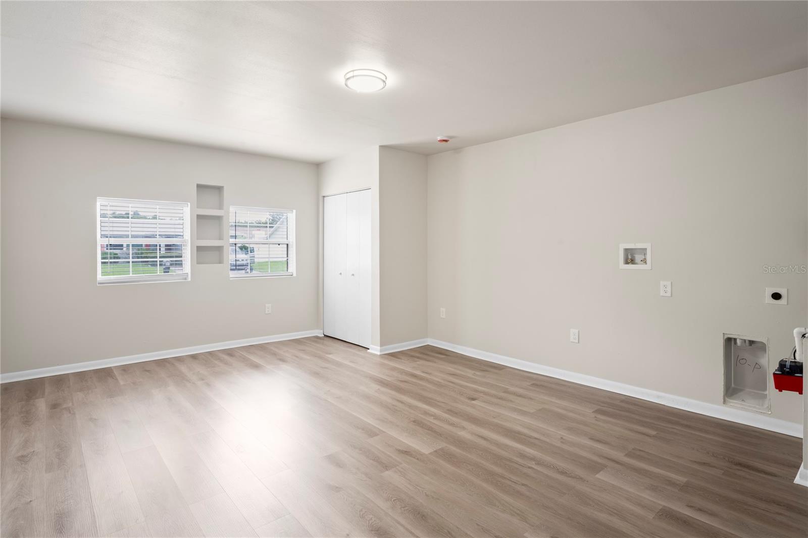 Image 14 of 26 For 4414 Royal Oak Lane